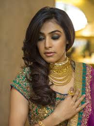 Some of the best anf stylish. Latest Hairstyles That Suits All Types Of Sarees Lehengas