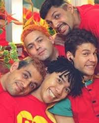 On march 2, 1996, the plane in which the band was traveling crashed into the cantareira mountain range, near são paulo, causing the death of all five band members.the short lived band enjoyed a meteoric success, being celebrated for decades after its end, and the members of the band are remembered and celebrated even today. Acidente E Morte Dos Mamonas Assassinas Completam 25 Anos Bem Parana