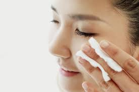 use vaseline to remove eye makeup