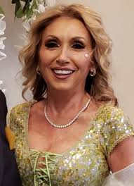 Good Morning my Beautiful Friends. I would like to meet you a little more  through here. Please drop a picture and your age. Ill start it .. Hi my  name is Frankie