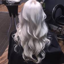 The hair close to your scalp lightens much quicker, she explained, because your head naturally radiates warmth. How Do You Get Ash Blonde Platinum White Hair Ugly Duckling