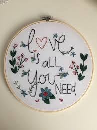 Love Is All You Need Stickbild Hochzeit Ringkissen Deko All You Need Is Love In 2020 Ringkissen Blumenmuster Hintergrund Ringkissen Hochzeit