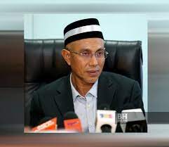 Terkenal sebagai seorang sultan yang berjiwa rakyat, beria kemangkatan bagina begitu dirasai dan turut diakui oleh beberapa selebriti yang antaranya begitu rapat dengan almarhum paduka sultan haji ahmad shah. Pahang Cuti Umum Esok Berkabung 40 Hari