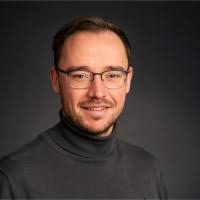 100+ profilů „Celis“