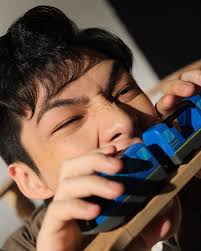 娛樂快遞】樂隊Dusty Bottle首踏Clockenflap 舞台今日樂隊Dusty  Bottle首次登上Clockenflap的舞台，分別與Jace陳凱詠、Rapper  Wesley、Sophy王嘉儀、韓國爵士天后Moon和Kerryta，玩左多首不同類型歌曲，好groovy好正！ 📷Gary Mok  #DustyBottle ...