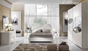 From elaborate crystal chandeliers by kolarz or swarovski to contemporary and minimalist design: Schlafzimmer Primarosa Mobili Italiani Paratore