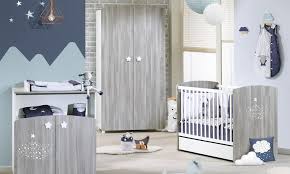 Avec son plancher en bois laminé et sa dominance de blanc dans le mobilier, cette chambre dégage une lumière omniprésente dans tout. Chambre Bebe Chambre Complete Pour Bebe Fille Garcon Aubert