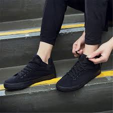 Inspirées par les plus grands noms du basket, les chaussures de basketball pour homme adidas t'accompagneront jusqu'à la victoire. Baskets En Toile Pour Hommes Chaussures Plates De Haute Qualite Respirantes Decontractees Blanches Et Noires Nouvelle Collection 2021 Aliexpress