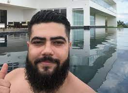 Official instagram of adam henrique #14 anaheim ducks mvmbr.co/384onm2. Henrique Da Dupla Com Juliano Posa Na Piscina De Mansao E Choca Fas Quem Casa Dos Famosos