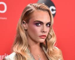 Cara delevingne / кара делевинь. Cara Delevingne Opened Up About Being Homophobic Before Accepting Her Sexuality Hellogiggles