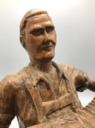 Gran talla de madera de 30 cm de Brienz, Suiza: Hombre alpino con acordeón 