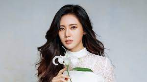 Sinopsis:drama 'beautiful world' menceritakan tentang dua keluarga. Choo Ja Hyun Hopes To Inspire Mothers With Role In Beautiful World Kdramapal