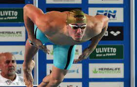The competitor age for females was 15 to 16 years; Nicolo Martinenghi Record Italiano E Pass Olimpico 100 Rana