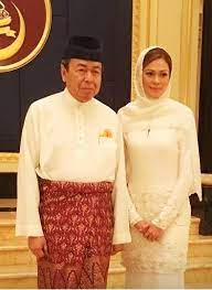 Tengku razaleigh adalah individu yang bertanggungjawab menandatangani perjanjian antara petronas dan kerajaan negeri kelantan pada 1975 di bawah akta 144 (akta kemajuan petroleum 1974). Warisan Raja Permaisuri Melayu Sembah Tahniah Dan Selamat Pengantin Baru Dymm Sultan Selangor