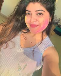 Holi with Ma is so much fun😜😂 don't forget to swipe last clip, Lucky to  have her in Pune this year or else I had to celebrate alone🌈🌺❤️I love you  Ma and