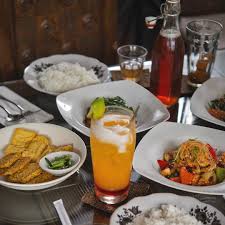 Jika kamu sedang mencari ide menu ayam untuk makan siang bersama keluarga, opor ayam bisa jadi pilihan. Cafe Degan Makan Malam Keluarga Dengan Menu Masakan Kami Comingsoon Jakarta Facebook