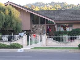 the brady bunch house built in 1959 chosen in 1969 to be the home of the brady family unusual homes house built home