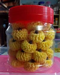 Masukkan tepung sagu yang sudah disangrai dan susu bubuk serta baking powder ke dalam adonan tersebut sambil diayak resep kue semprit. Resipi Biskut Semperit Susu Paling Mudah Hanya Guna 4 Bahan
