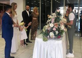 Ό,τι έφερνε απόλαυση αισθητική και. Giwrgos Tsalikhs Pantrepse Sto Dhmarxeio Peristerioy Thn Stixoyrgo Aggelikh Makryniwth