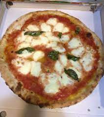 L'impasto deve essere morbido ma consistente, in modo da potere fare una palla. Pizza Al Piatto Con Semola Di Grano Duro Ricette Erasmus