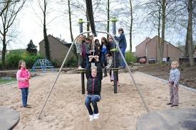 Neem dan contact met ons op om samen een unieke kabelbaan te ontwerpen. Lekker Zwieren Aan De Spiksplinternieuwe Kabelbaan In De Larenbuurt Oosterhout Bndestem Nl