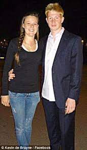Lebt kevin de bruyne alleine, hat er eine freundin / frau? Kevin De Bruyne S Ex Girlfriend Caroline Lijnen Cheated On Him With Thibaut Courtois Daily Mail Online