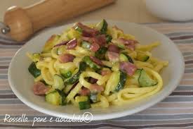 Spaghetti Alla Carlona Con Zucchine E Philadelphia Cremose Ma Senza Panna Ricetta Veloce Idee Pasto Sano Ricette Sano