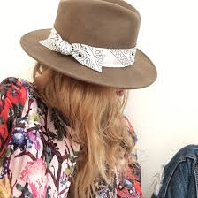 Epingle Sur Josette Bernard Pret A Porter Chapeau