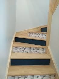 Customisation Contres Marches Escalier Avec Du Papier Peint Idee Deco Escalier Deco Escalier Idees Escalier