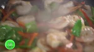 faites vous plaisir ce week end en cuisinant ce snapie riz frit aux crevettes un delicieux repas propose par sb cuisine bon appetit food meat chicken