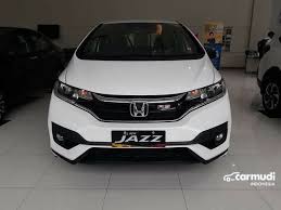 Desain terbarunya yang selalu futuristic dan sporty selalu memikat hati kaum inovasi yang terus dikembangkan pada honda jazz yang resmi dirilis pada 26 juli 2017 ini memang diterapkan sebagai salah satu upaya dari pihak. Beli Mobil Honda Jazz Baru Bekas Kisaran Harga Review 2021 Carmudi Indonesia