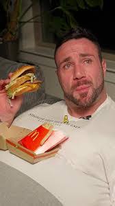 Noah Burger's Instagram, Twitter & Facebook