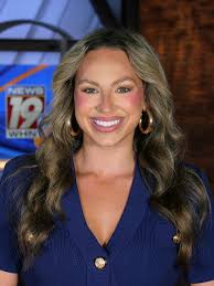 Ellie Byrd's Instagram, Twitter & Facebook