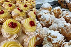 Secondo questa teoria, le zeppole sarebbero nate durante la fuga in egitto della sacra famiglia. Festa Del Papa La Differenza Tra I Bigne Di San Giuseppe Di Roma E Le Zeppole Di Napoli