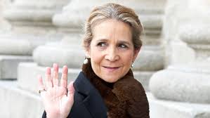 El confinamiento de la infanta Elena: un vídeo viral, paseos a Tula y mucha  cocina