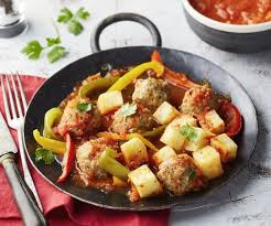 Boulettes De Viande Pommes De Terre Et Poivrons A La Sauce Tomate Recette Boulette De Viande Idee Recette Thermomix Recette Boulettes De Viande
