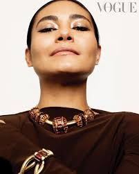 Gracias por una portada tan hermosa! @karlamartinezdesalas @posh.a.bee  @admakawage @valecollado @brendanavac y todo el equipo de @voguemexico y  @cartier Vivir Paris, con estas joyas y su historia, fue un sueño… 🔥🐆🔥 No