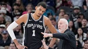 How the Spurs are learning from the greats who came before them