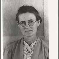 Empress Alexandra Feodorovna in the window of the train car.