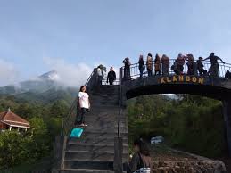 Koleksi gambar pemandangan gunung indah gambar foto 29 10 2019 download gambar wallpaper indah apakabar kali ini kami hendak berbagi berbagai gambar wallpaper lucu serta unik yang dapat bergerak untuk anda semua buat menghibur galau sedih dengan hal yang tidak jelas. Menikmati Pemandangan Indah Dan Udara Sejuk Di Bukit Klangon Bernasnews Com