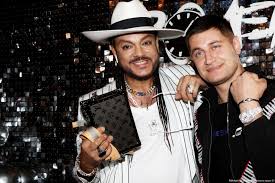 Кроме поклонников, даву публично поддержал филипп киркоров. Filipp Kirkorov I Dava Predstavili Roleks Na Ruke