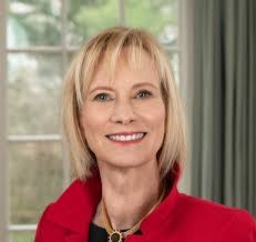 Elizabeth Christopherson's Instagram, Twitter & Facebook