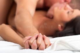 Leidenschaftlicher Paarsex. Küssen Paare Im Bett. Junge Liebhaber.  Kamasutra Positionen. Erotische Momente.. Sinnliches Verlockend Stockbild -  Bild von wäsche, morgen: 211981757