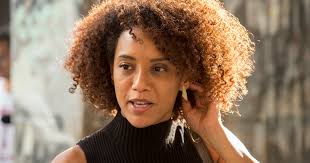Araújo, who is of mixed african, austrian and portuguese descent, said that the skin color variation found in her family never called her. A Importancia Da Reflexao De Tais Araujo Sobre Usar Seu Cabelo Natural Donna