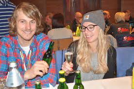 Discover more from the olympic channel, including video highlights, replays, news and facts about olympic athlete manuel feller. 1 300 Fans Feierten Ihren Wilden Hund Kitzbuhel