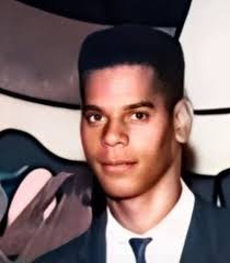 Miren la foto superior derecha como era el edificio antes que hicieran el  de Restaurante Napoli frente al Instituto Nacional esta area en el pasado  habían muchos edificios coloniales tipo Colón y