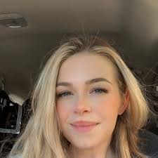 Amazon.com: Brooklyn Candle Studio Sunday Morning Room噴霧-  持久香氛噴霧適用於身體和亞麻布梨茉莉琥珀空氣清新劑適用於浴室和臥室,清潔成分: