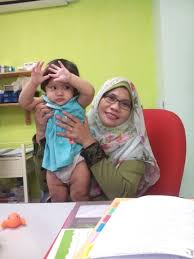 Sunat bayi perempuan masih menjadi pro dan kontra di masyarakat dunia, khususnya di indonesia. Norhayati Zambri Terlambat Sunatkan Baby Anis