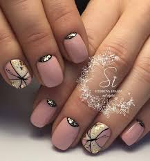 Mandula forma napsárga színnel és mosollyal díszítve. 20 Gyonyoru Otletet Mutatunk Hogyan Lehetnek A Rovid Kormok Elegansak Es Nagyon Noiesek Ketkes Com