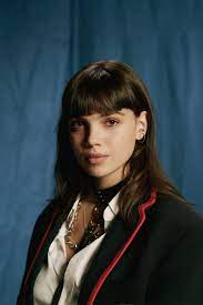 Aunque la idea de un instituto y adolescentes no parece demasiado original, la trama y los personajes han convencido a la audiencia en todos los rincones del mundo. Elite Todo Lo Que Tienes Que Saber Antes Del Estreno De La Cuarta Temporada Vogue Espana